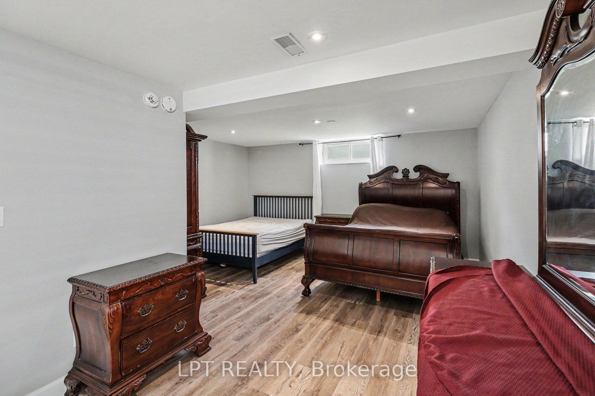 1942 CAPRIHANI Way photo 26
