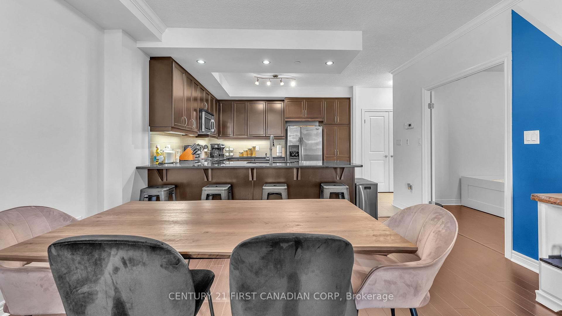 330 Ridout Street Unit 1010 photo 9
