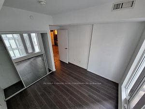 68 Shuter Street Unit 807 photo 9