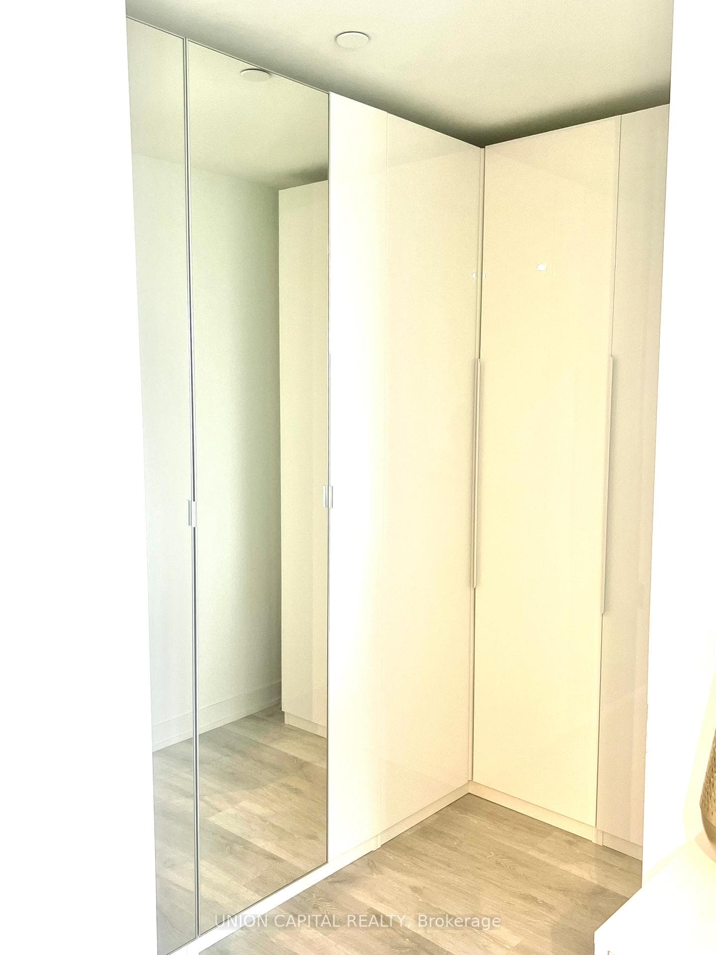 215 Lakeshore Road Unit 523 photo 14