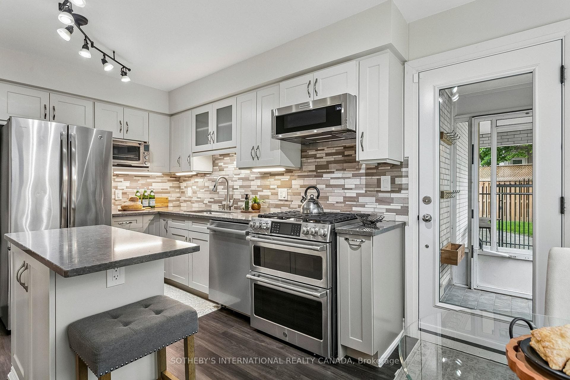 35 Shadwick Drive photo 18