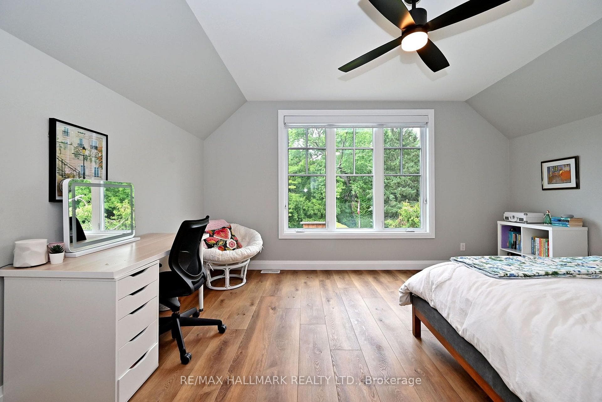 334 Stewart Street photo 26