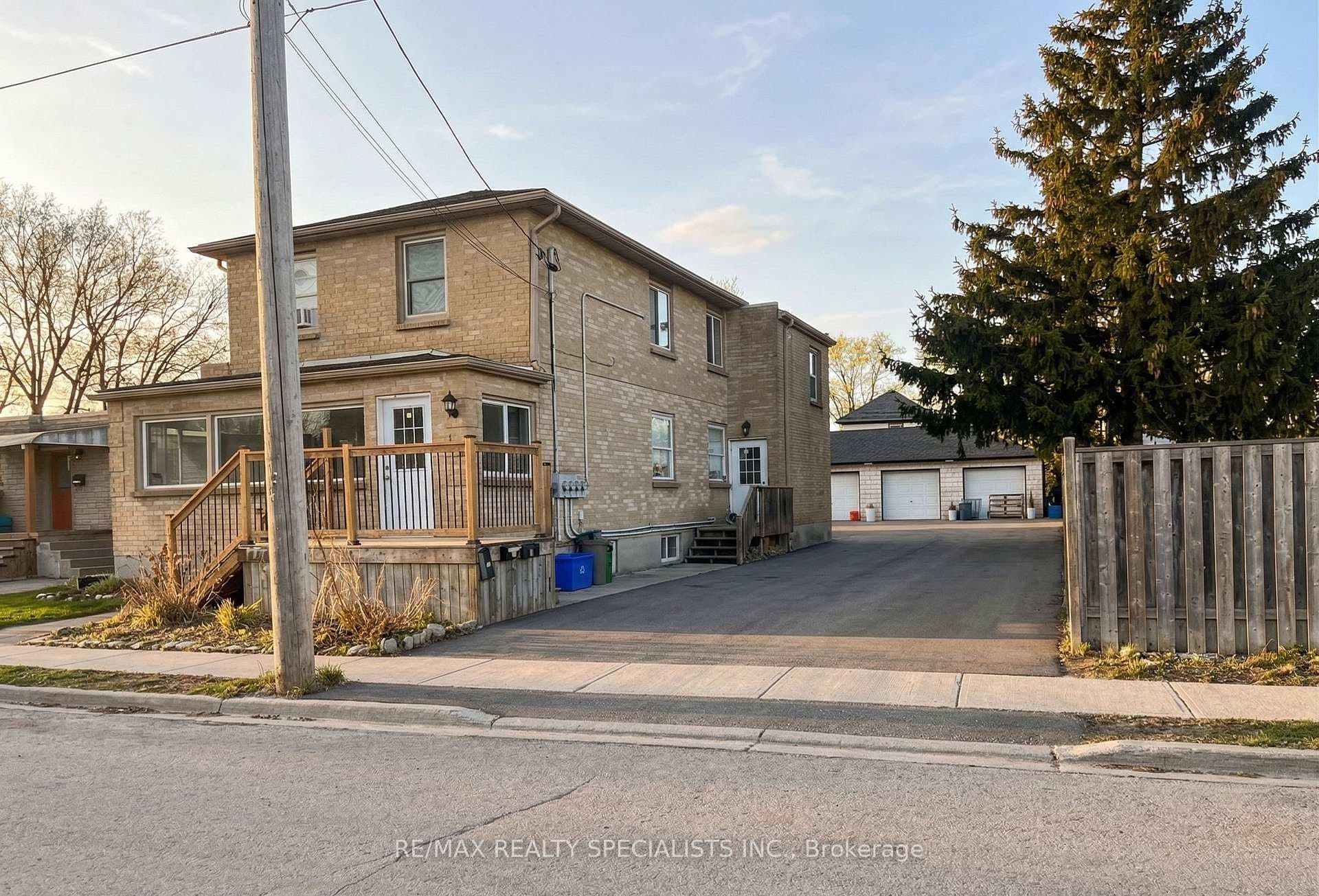 786 Walker Street photo 1