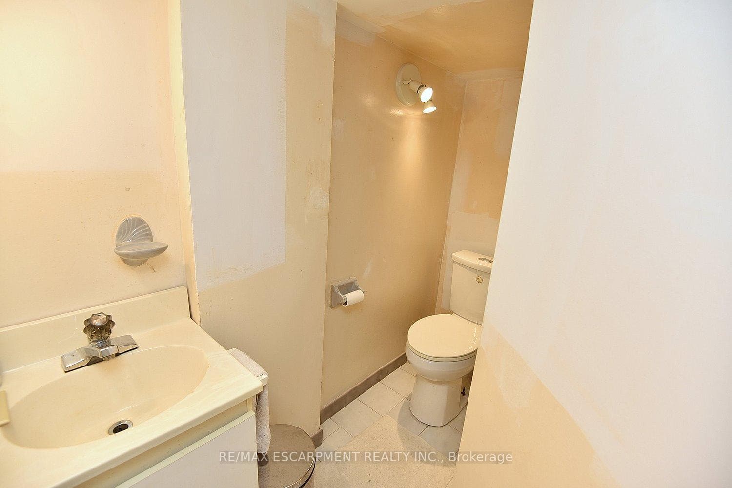 647 Limeridge Road photo 20