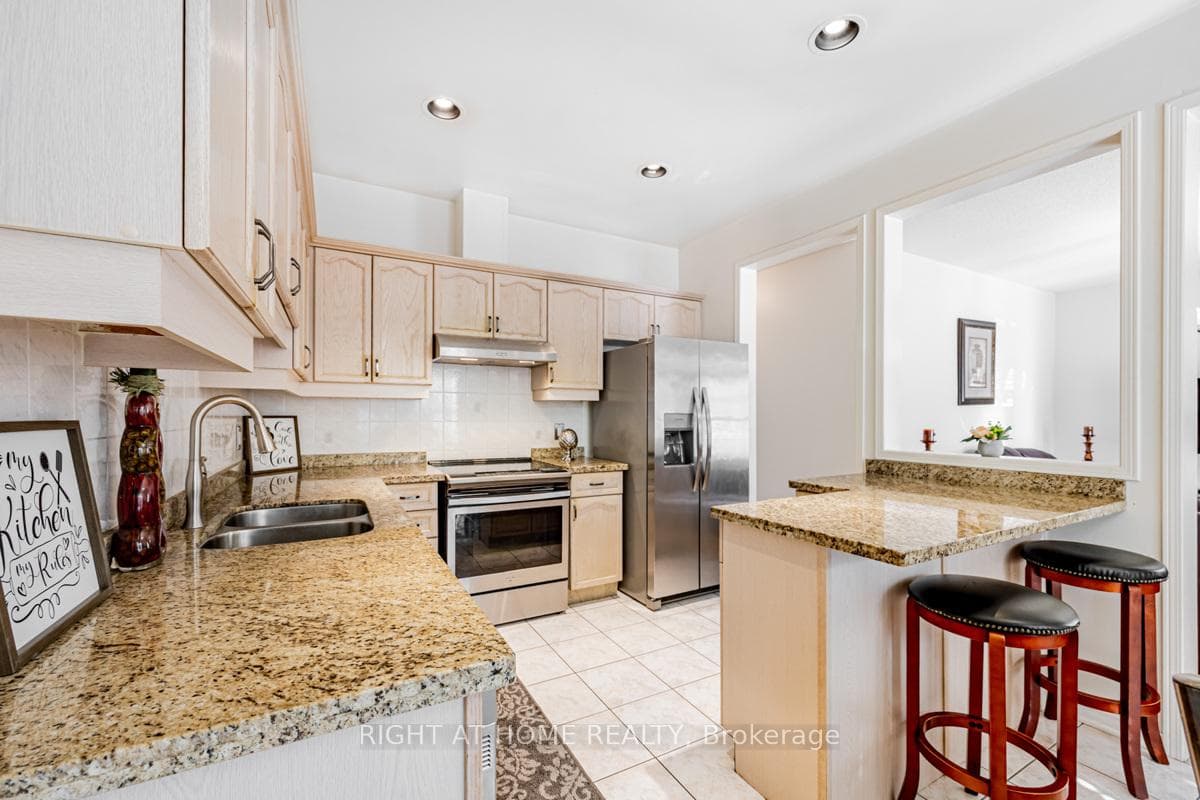 1448 Sandhurst Crescent photo 10