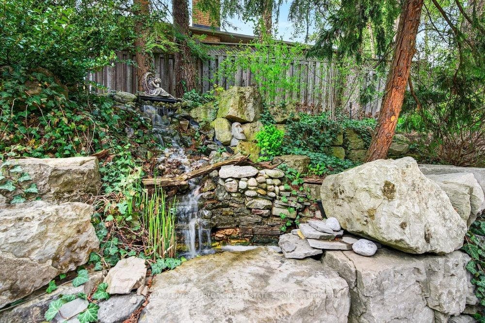 89 Stonegate Drive photo 42