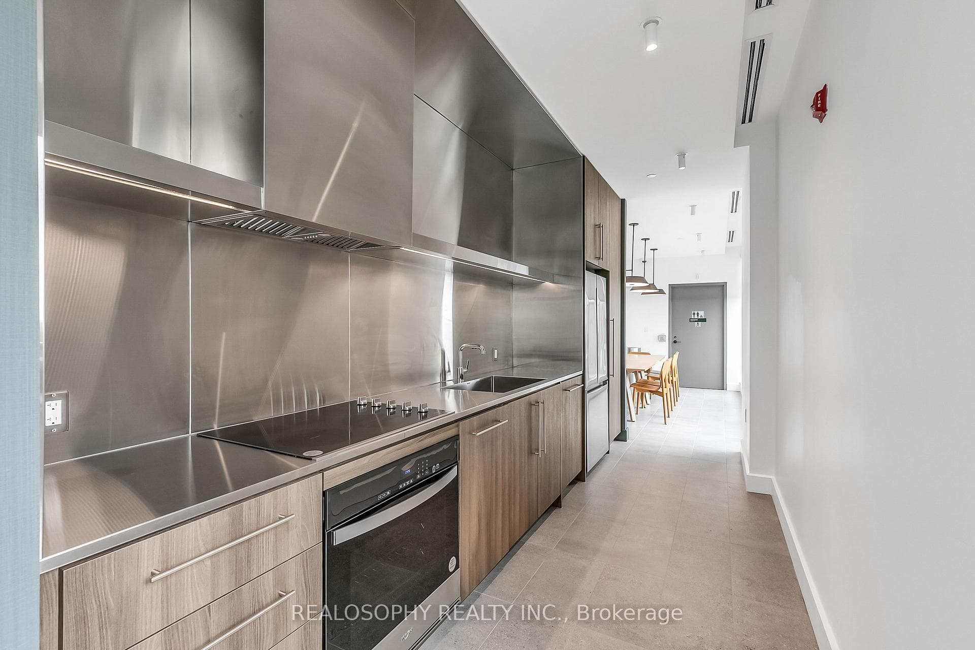115 Larchmount Avenue Unit 309 photo 17