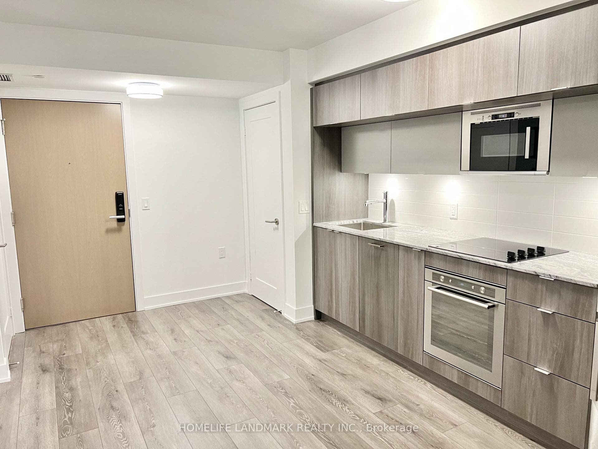 585 Bloor Street Unit 2121 photo 3