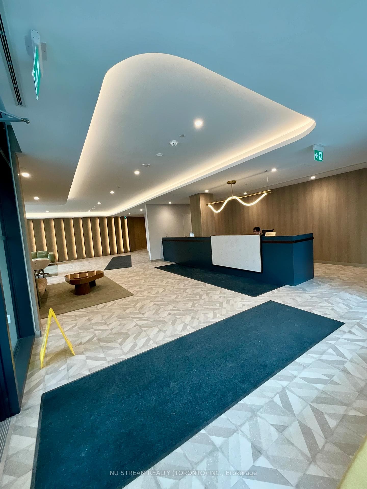 Lobby & Concierge