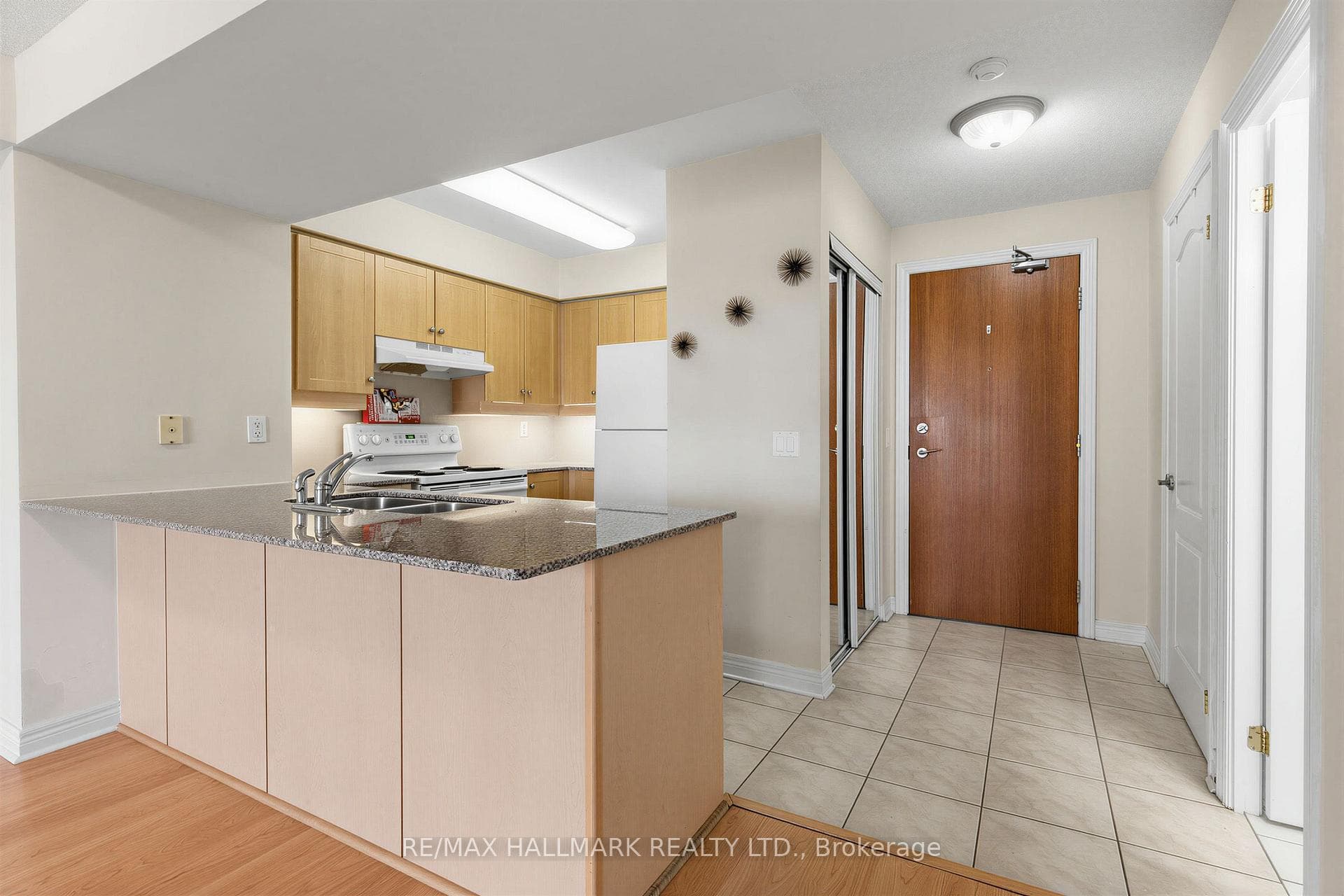 50 Disera Drive Unit 1206 photo 2