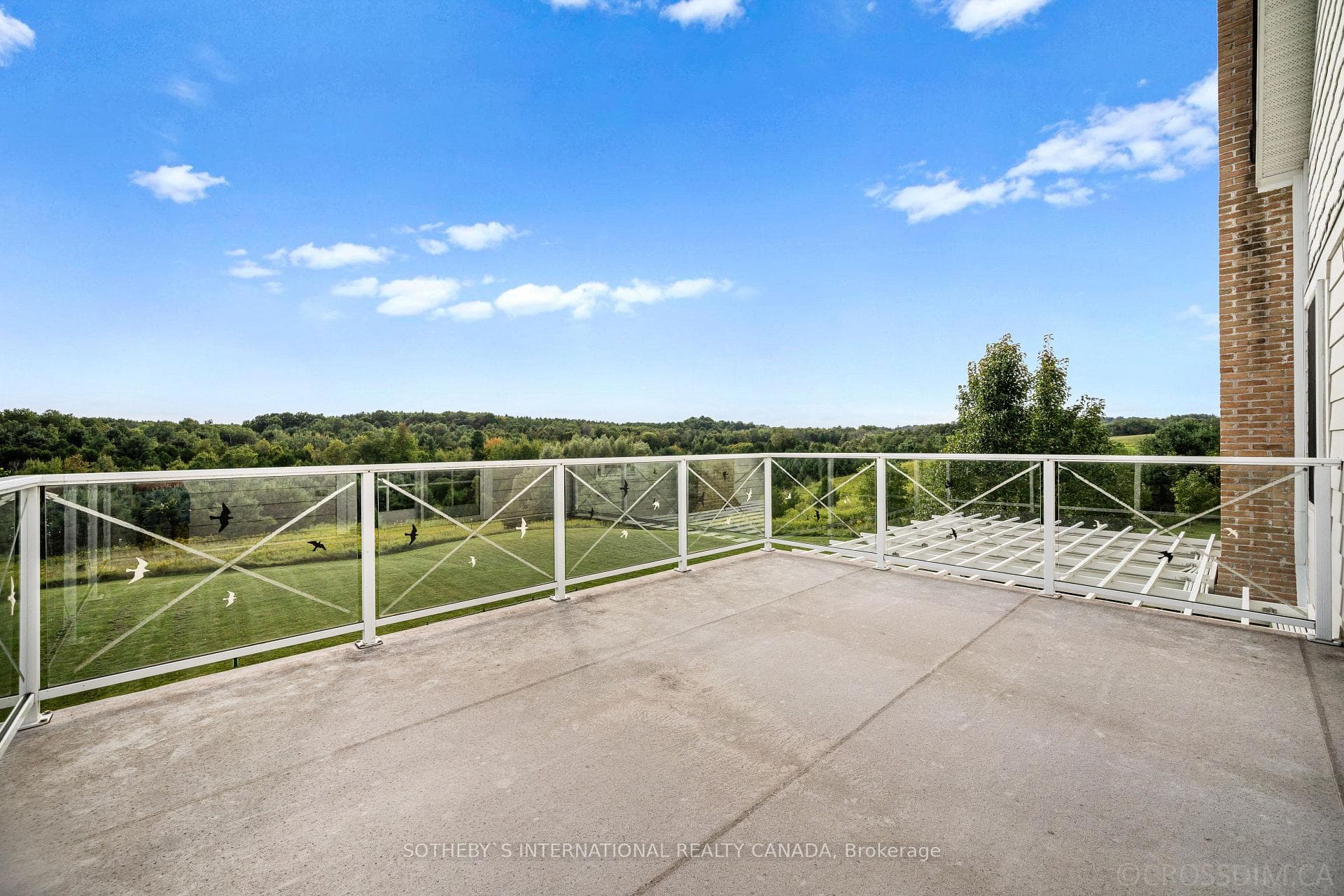 Oversized balcony