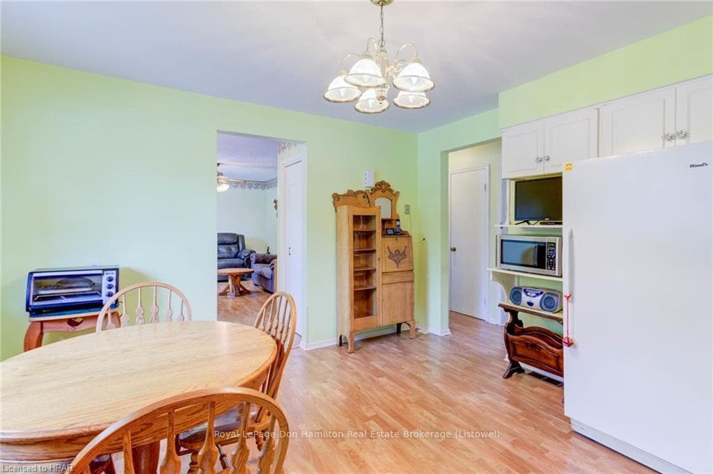 205 QUEEN Street photo 15