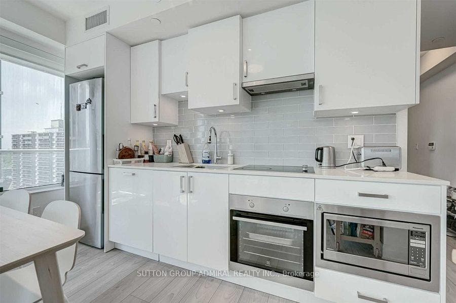 99 Broadway Avenue Unit 1509 photo 11