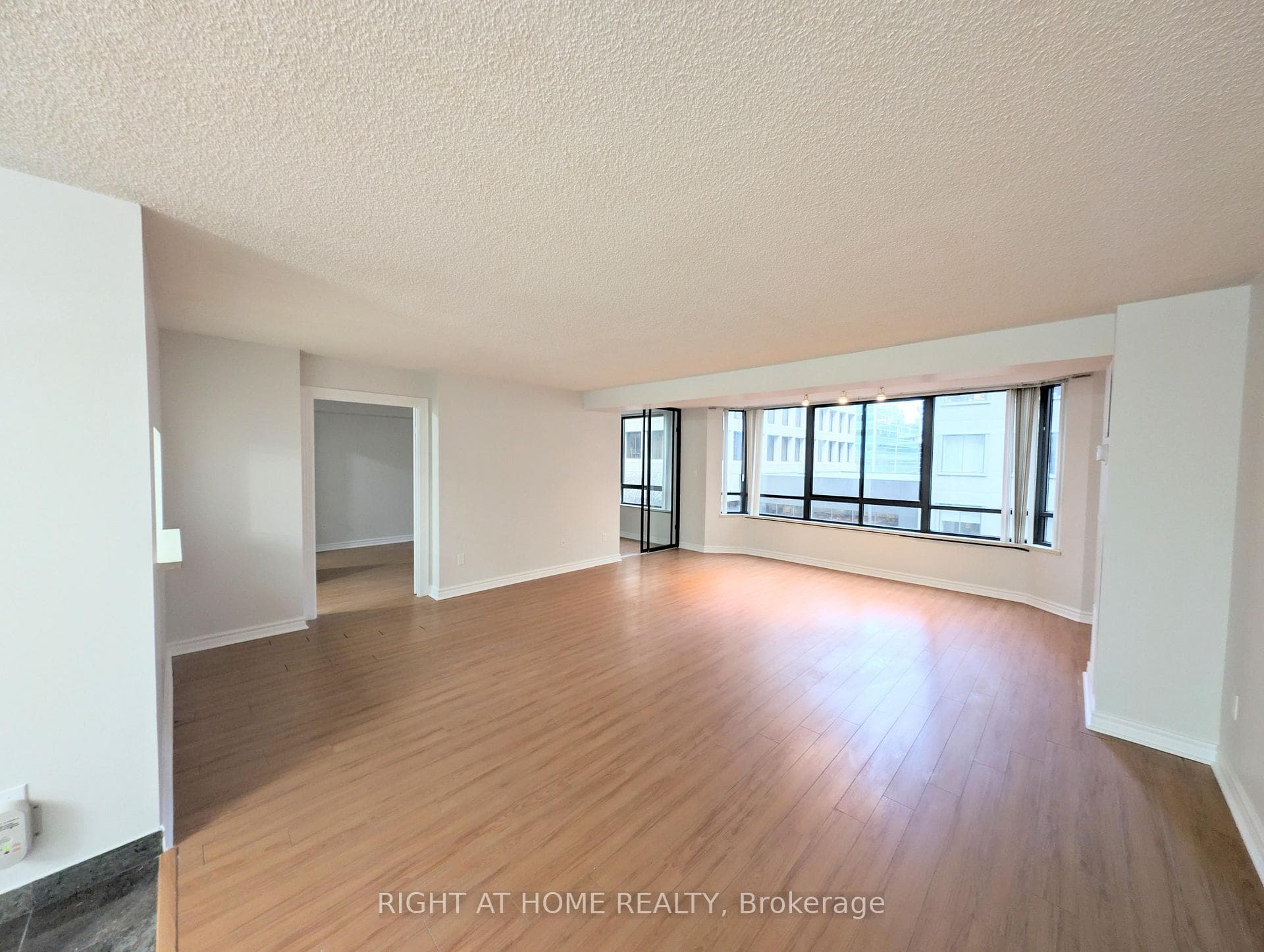 280 Simcoe Street Unit 506 photo 10