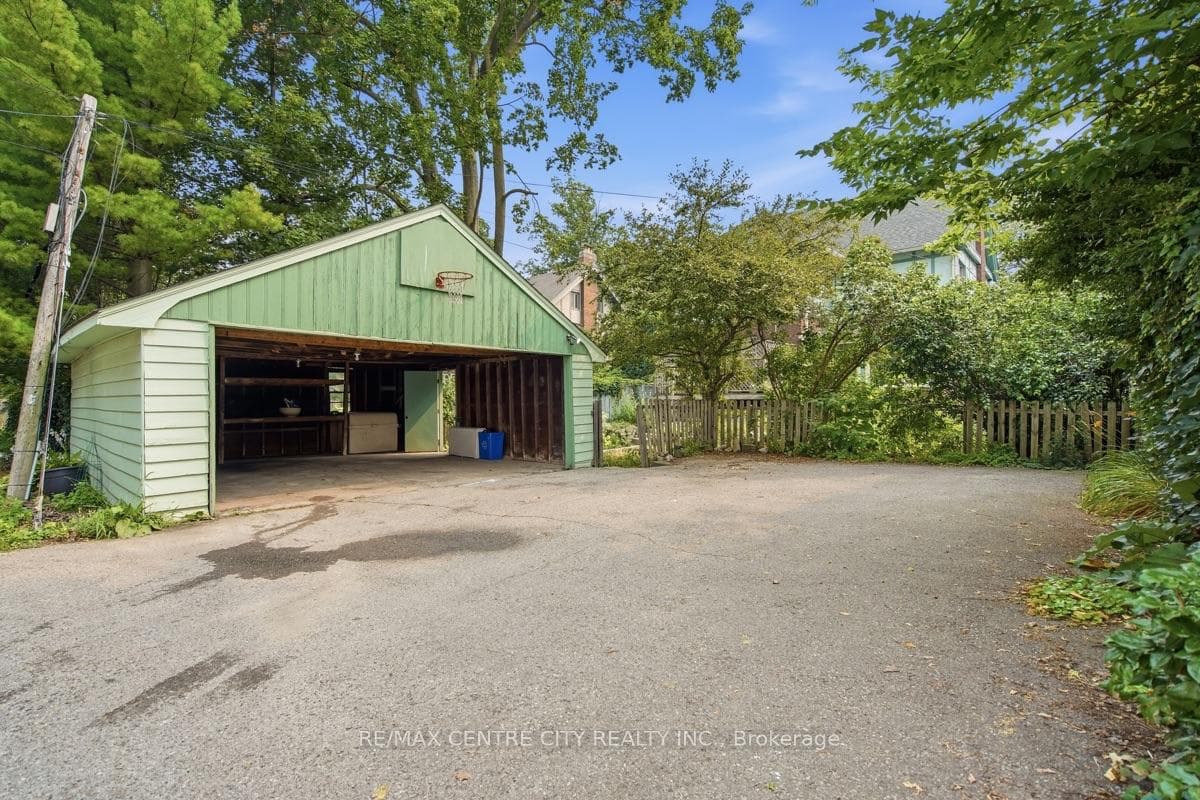Detached Garage