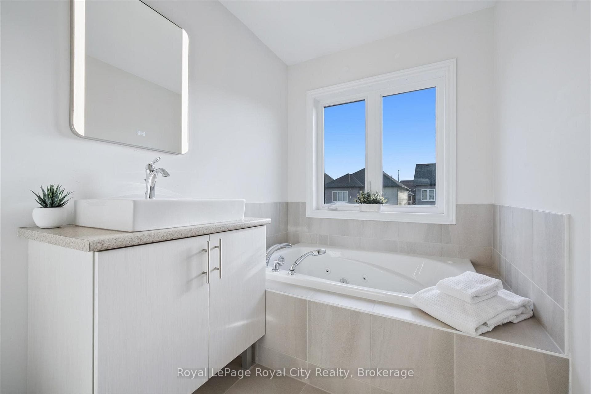98 Kay Crescent photo 23