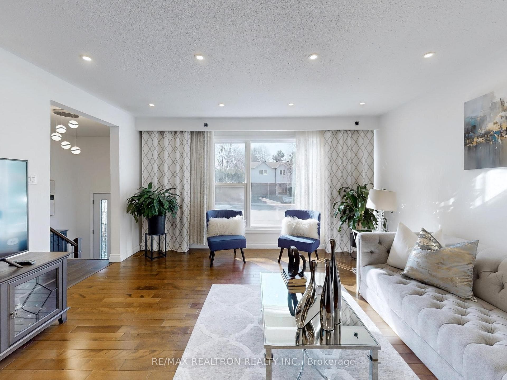 33 Angus Drive photo 5