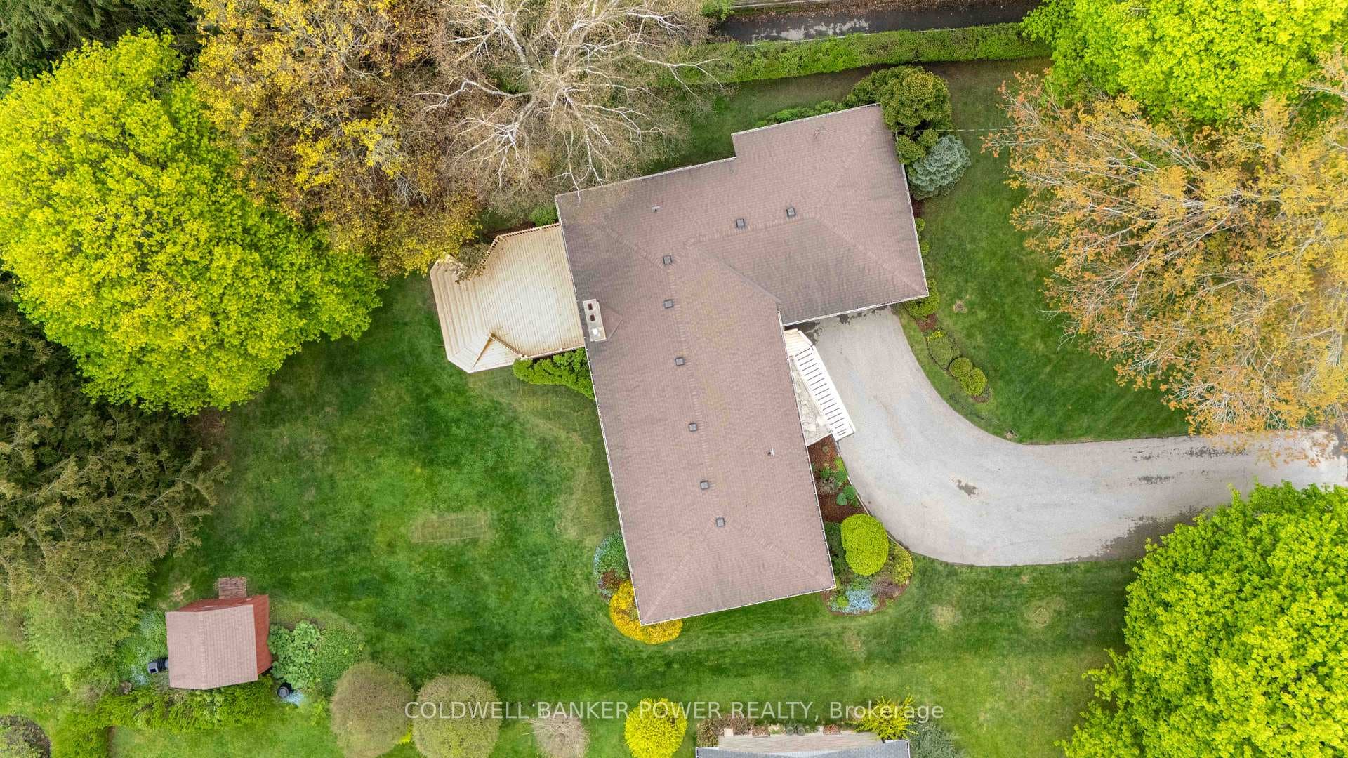 1514 Stoneybrook Crescent photo 3