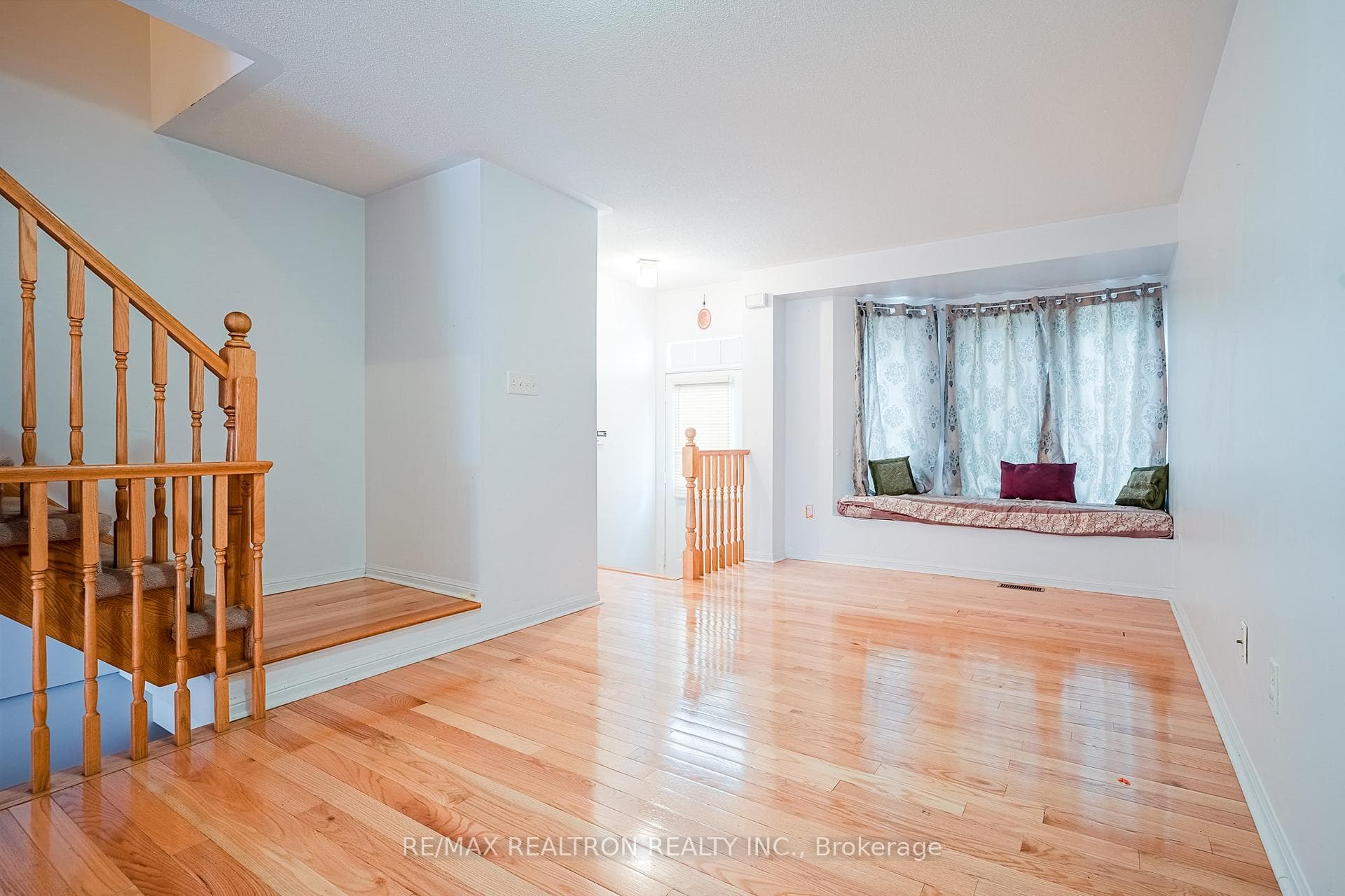 19 Coyote Crescent photo 6