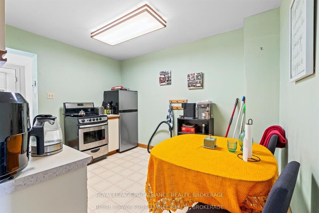 274 Wellington Street photo 12