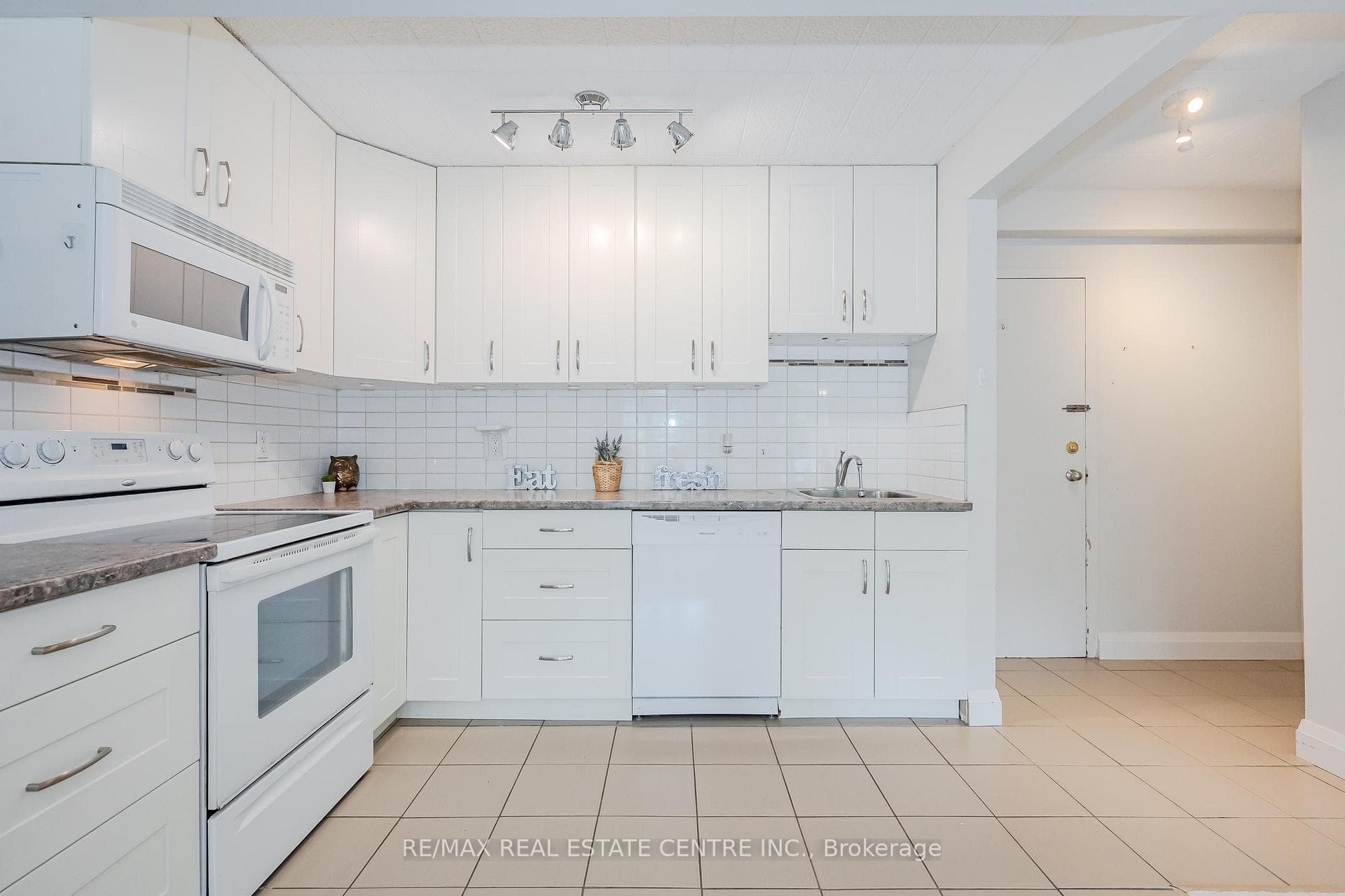 105 Conroy Crescent Unit 106 photo 6