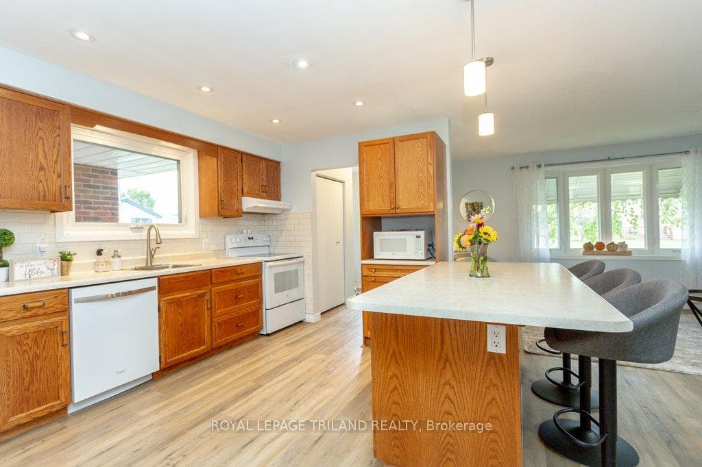 11 GUSTIN Place photo 12
