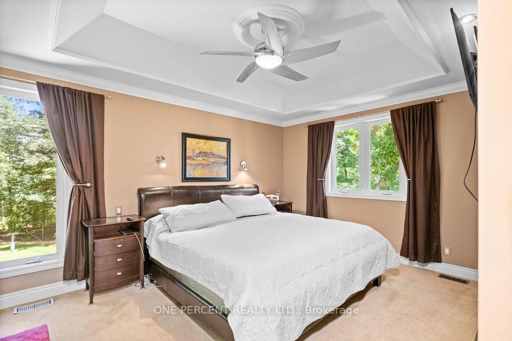 583 Stephens Crescent photo 19