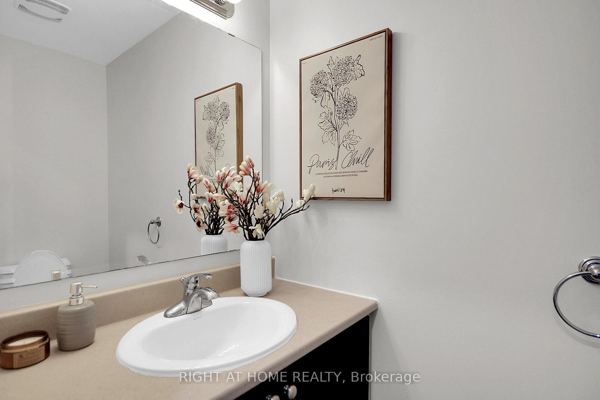 1056 Ottenbrite Crescent photo 7