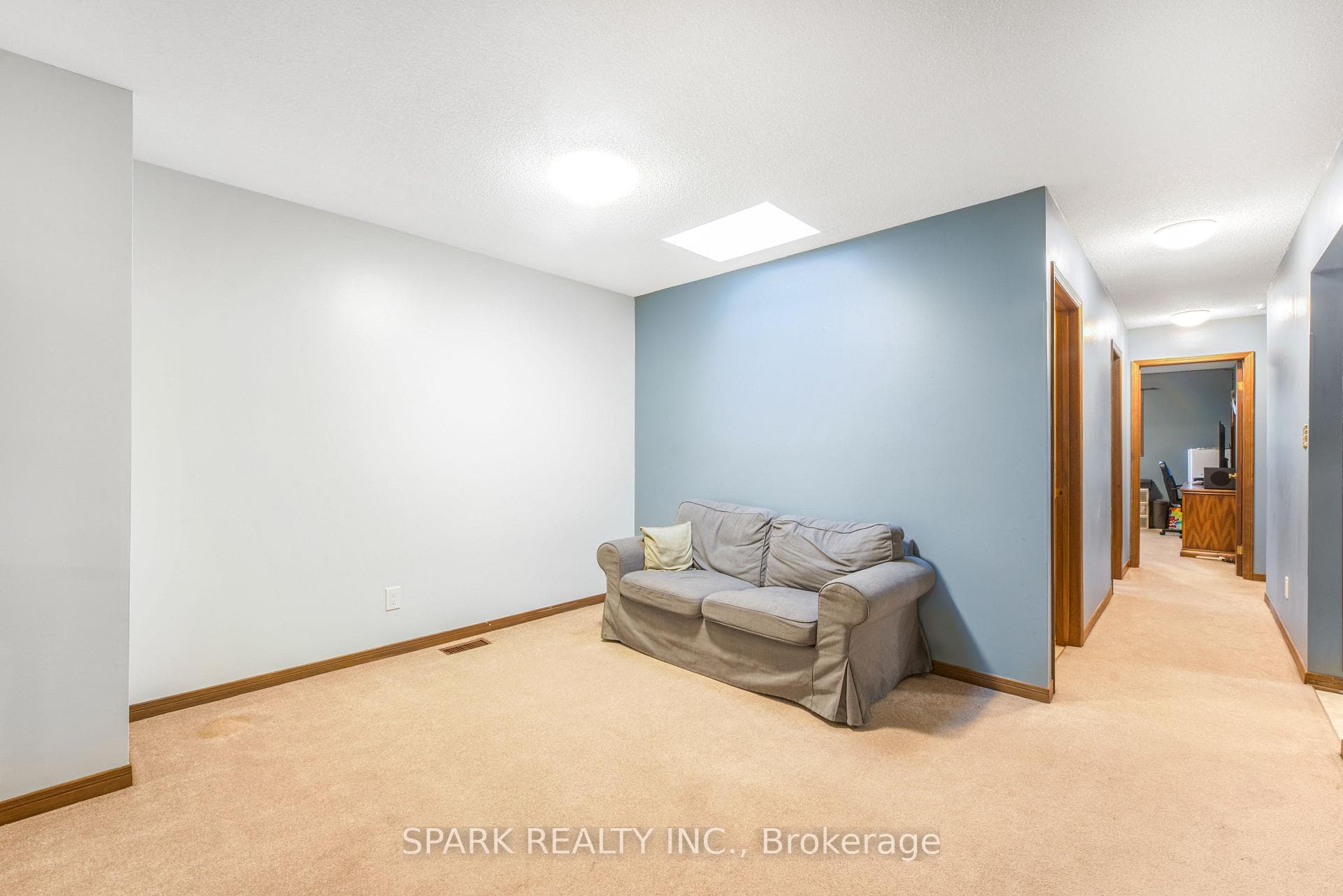 28 Lampman Crescent photo 6