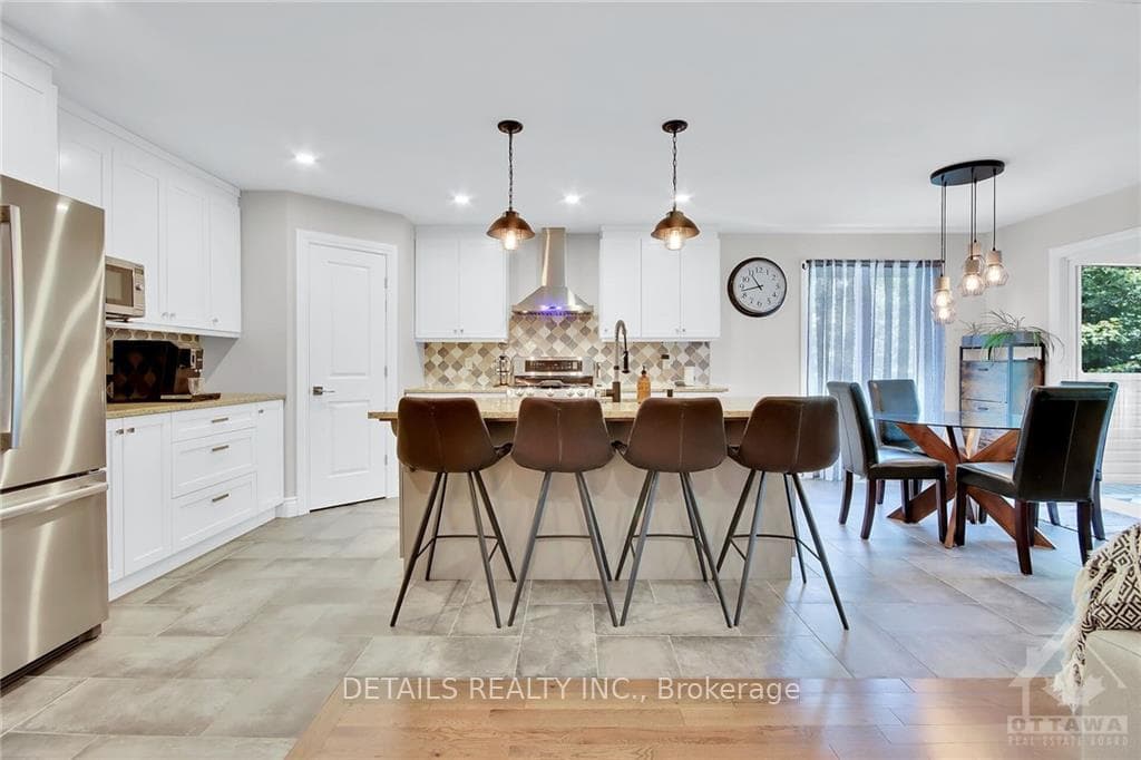 1237 MONTEE DROUIN Road photo 8