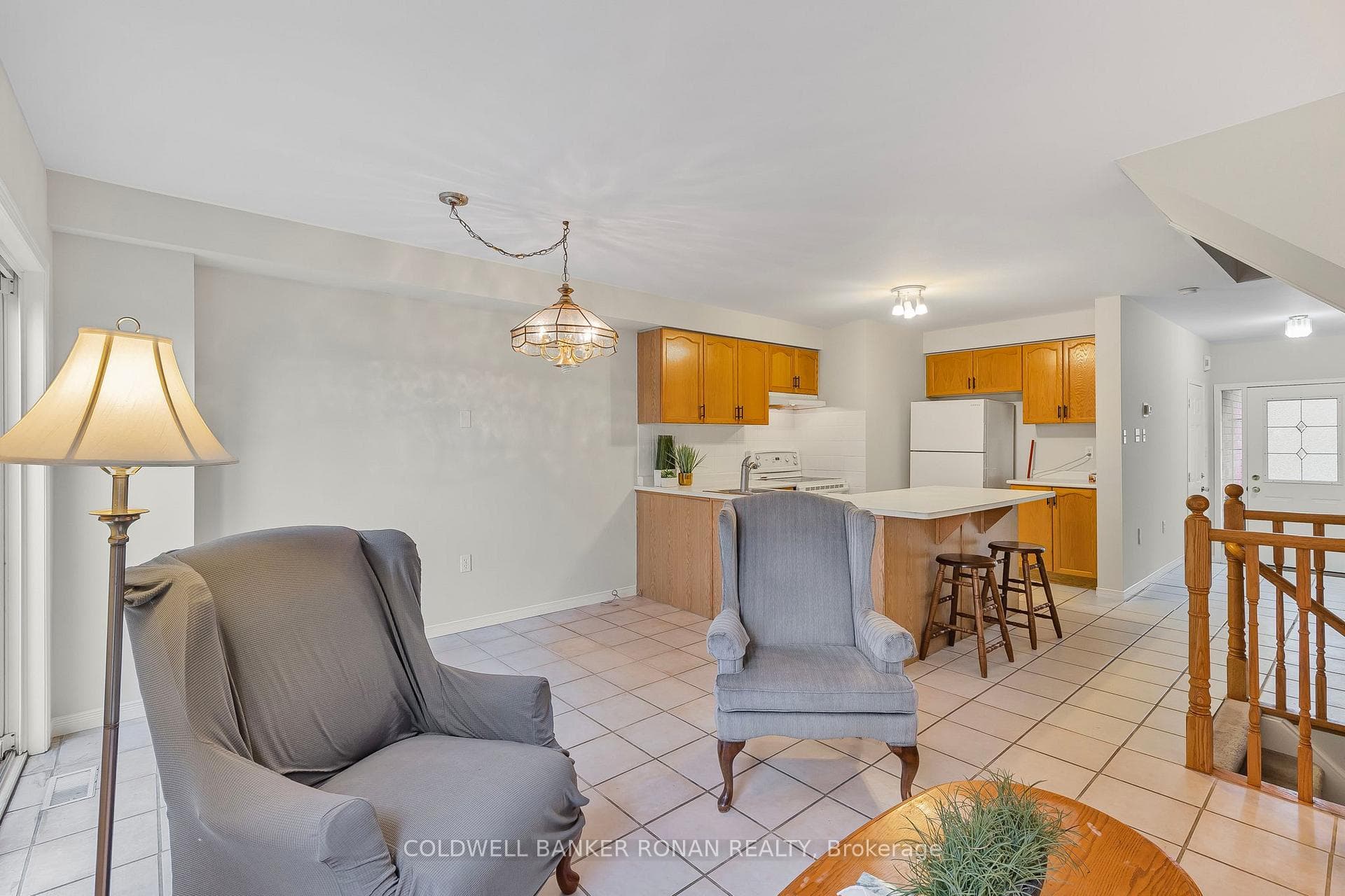 64 Henderson Crescent photo 15