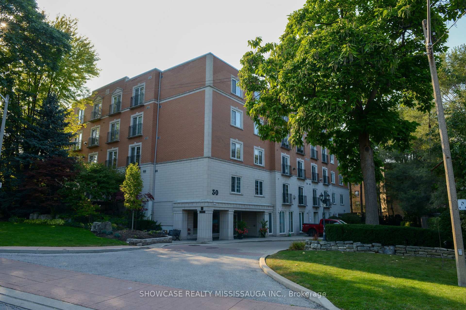 30 Anglesey Boulevard Unit 404 photo 18