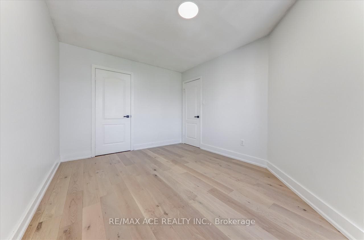 412 Oaktree Circle photo 27