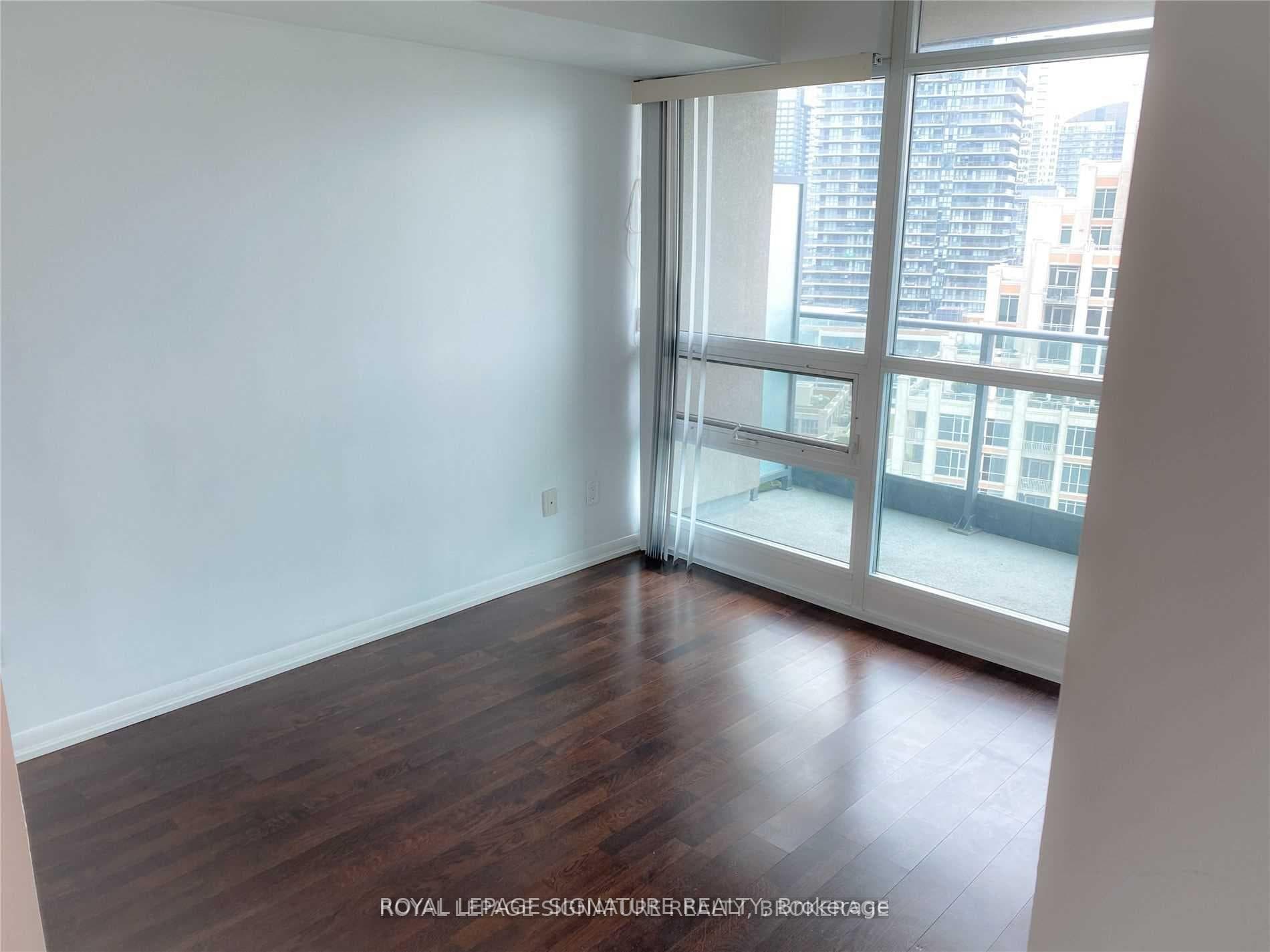 215 Fort York Boulevard Unit 1502 photo 12