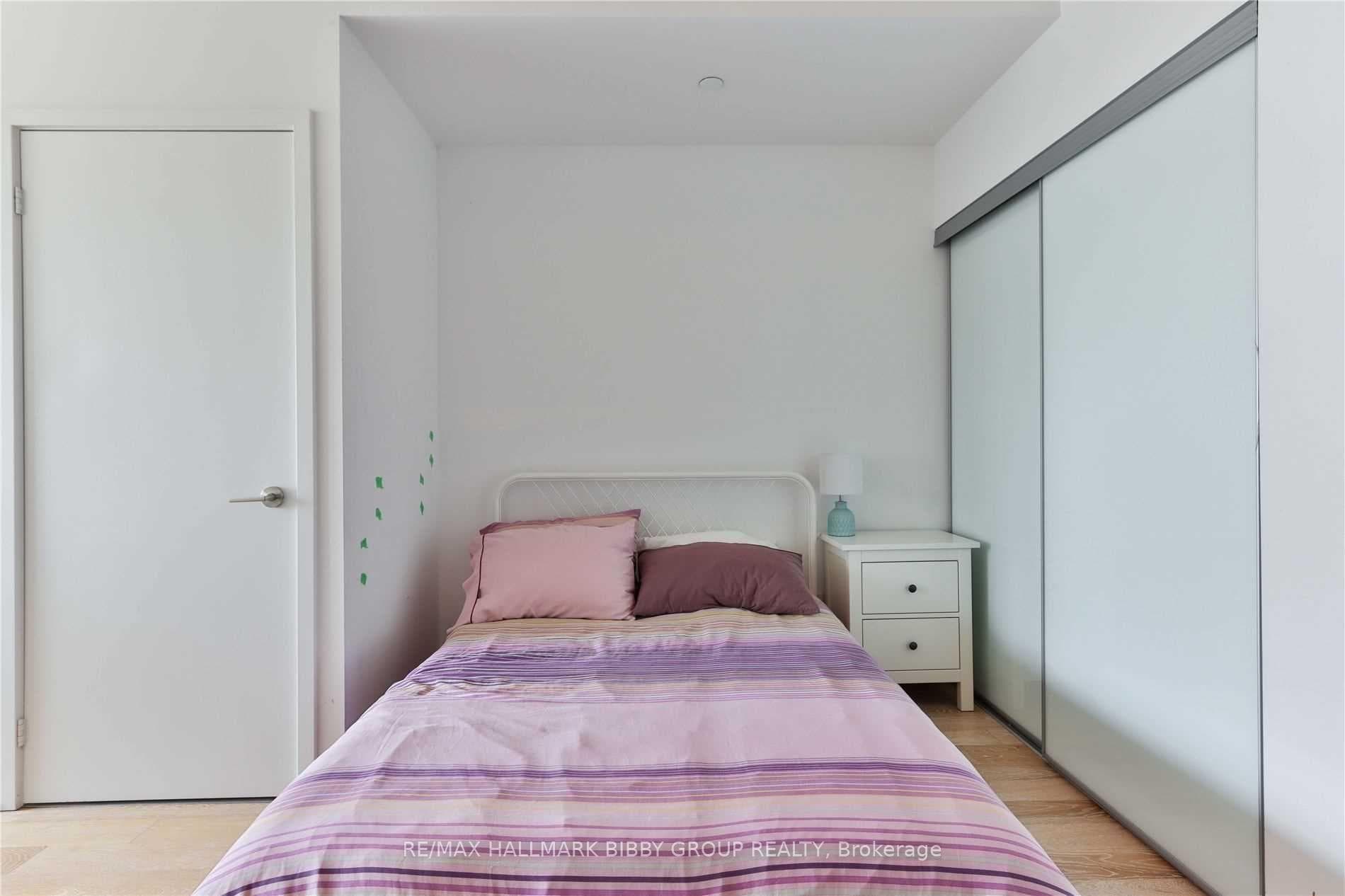 1190 Dundas Street Unit 708 photo 5
