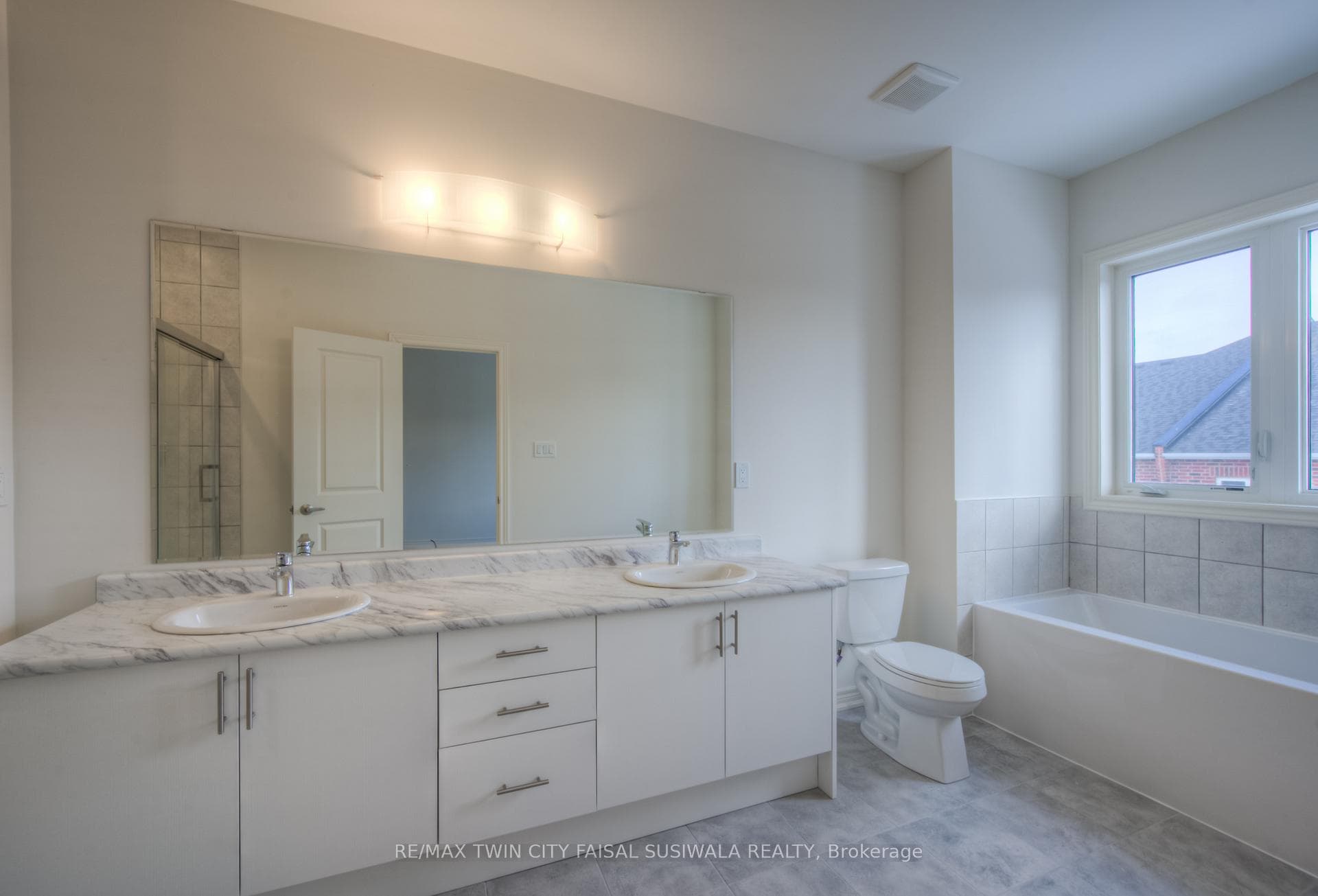 84 Gledhill Crescent photo 13