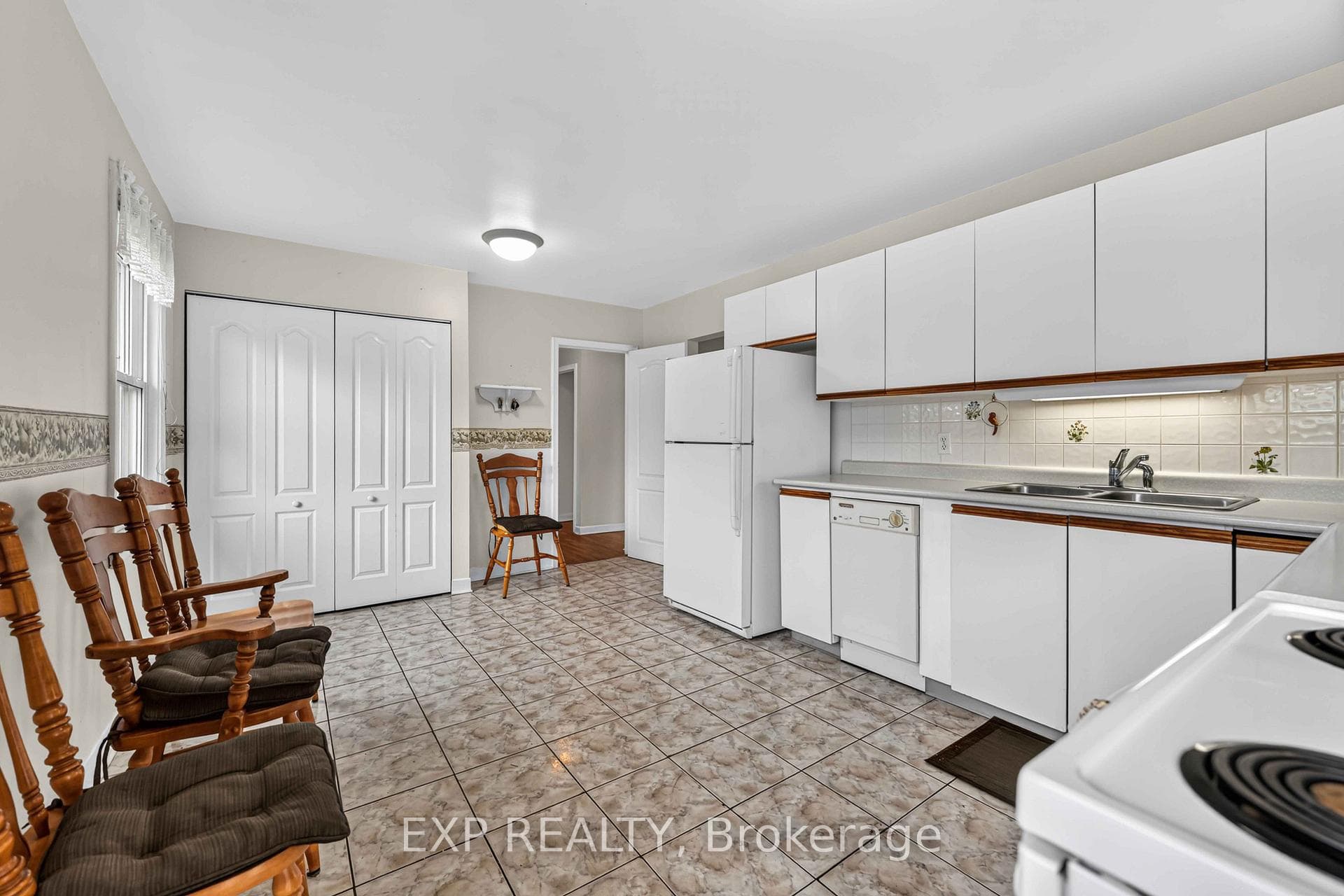 1613 Queensdale Avenue photo 10