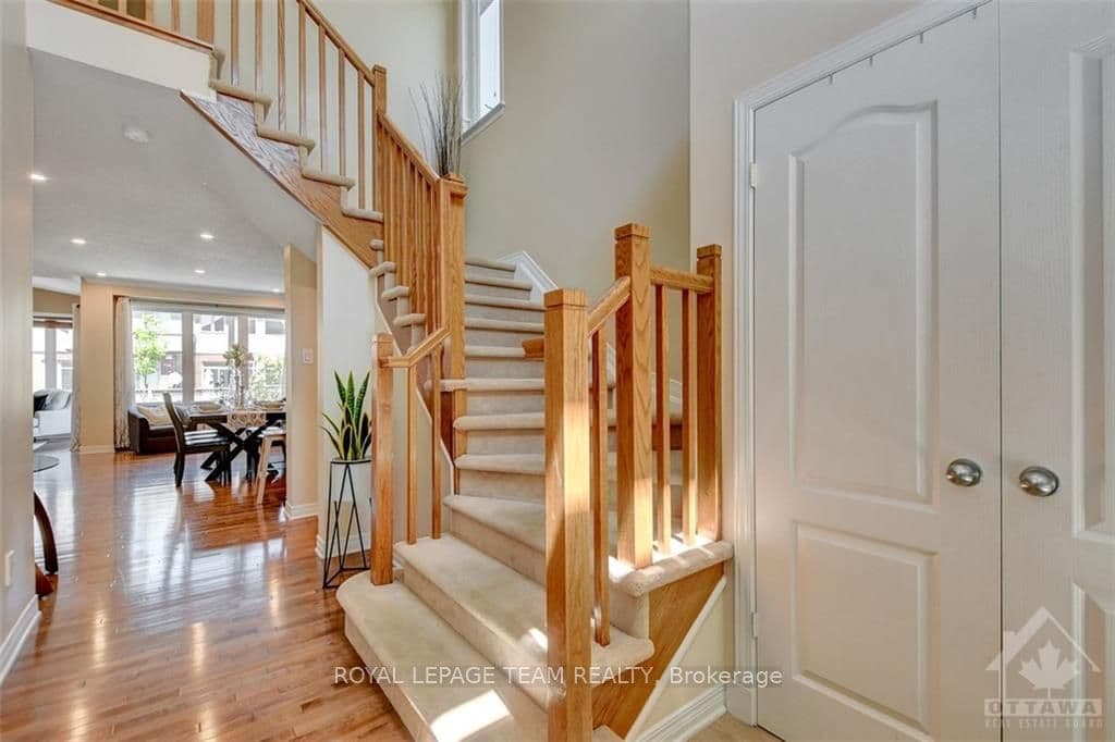 154 KEYROCK Drive photo 3