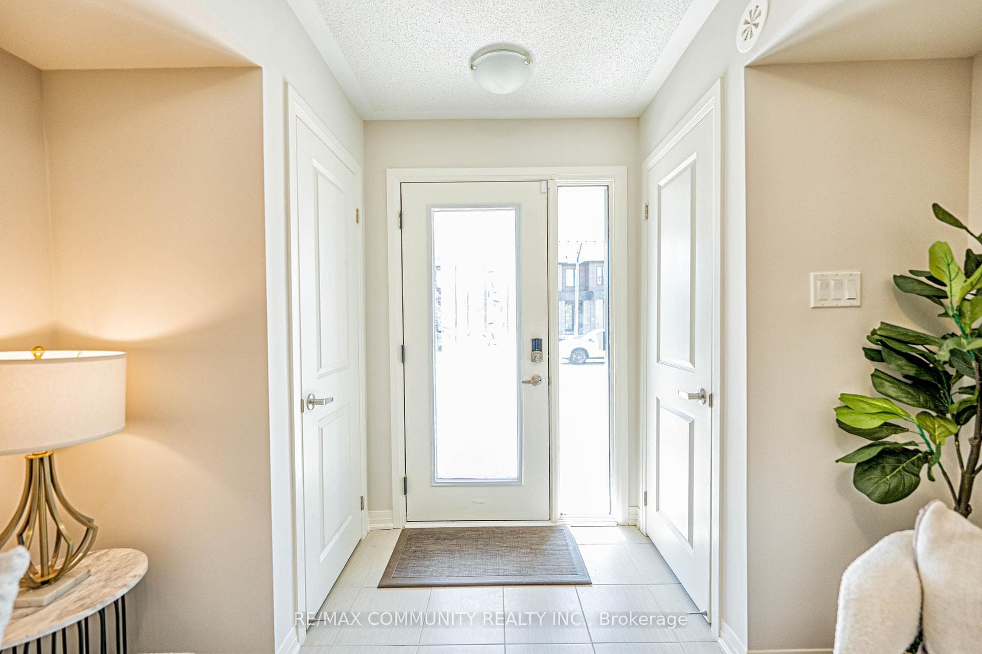 8 Esquire Way photo 2