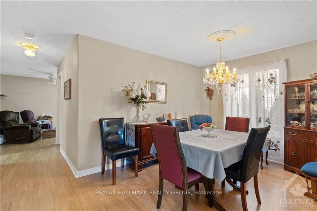 18 REGENCY Place photo 10