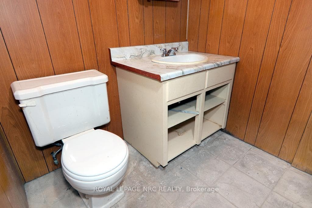 344 Dufferin Street photo 29