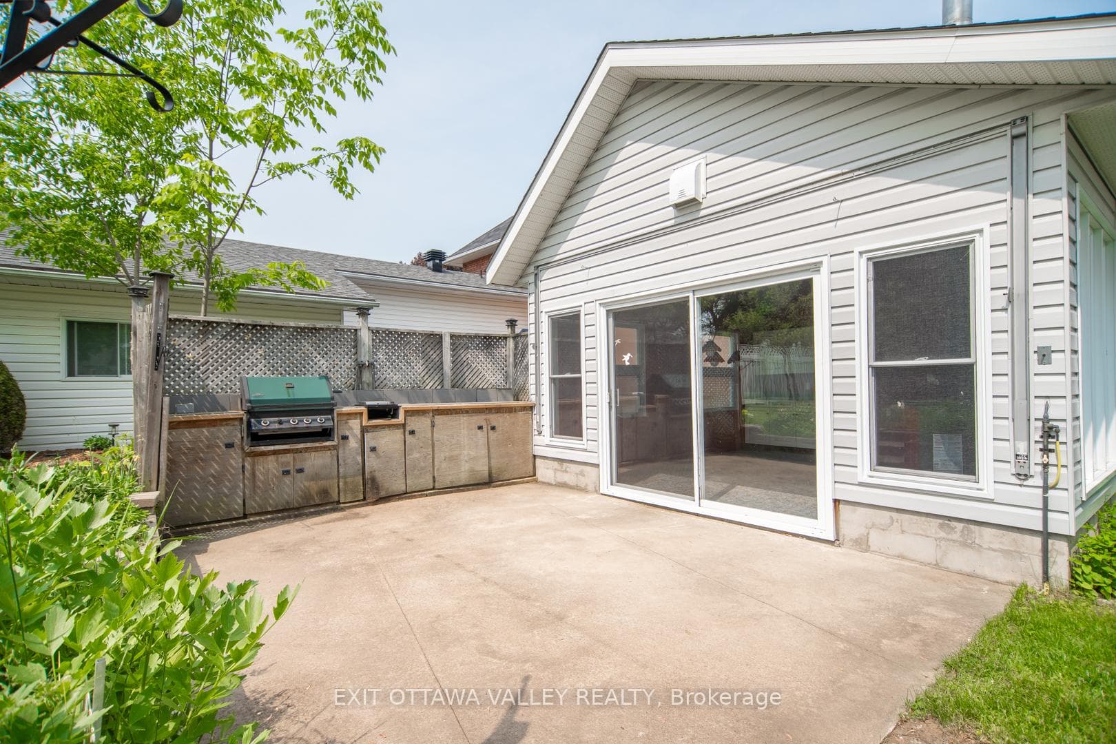 415 Trafalgar Road photo 4