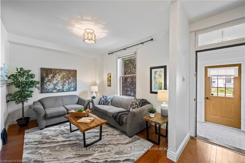 46 ORDNANCE Street photo 8
