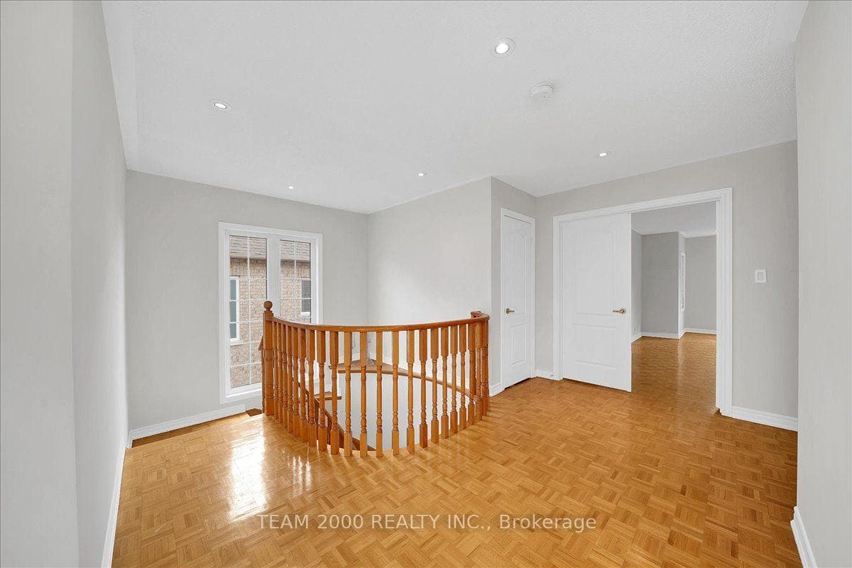 26 Crown Crescent photo 19