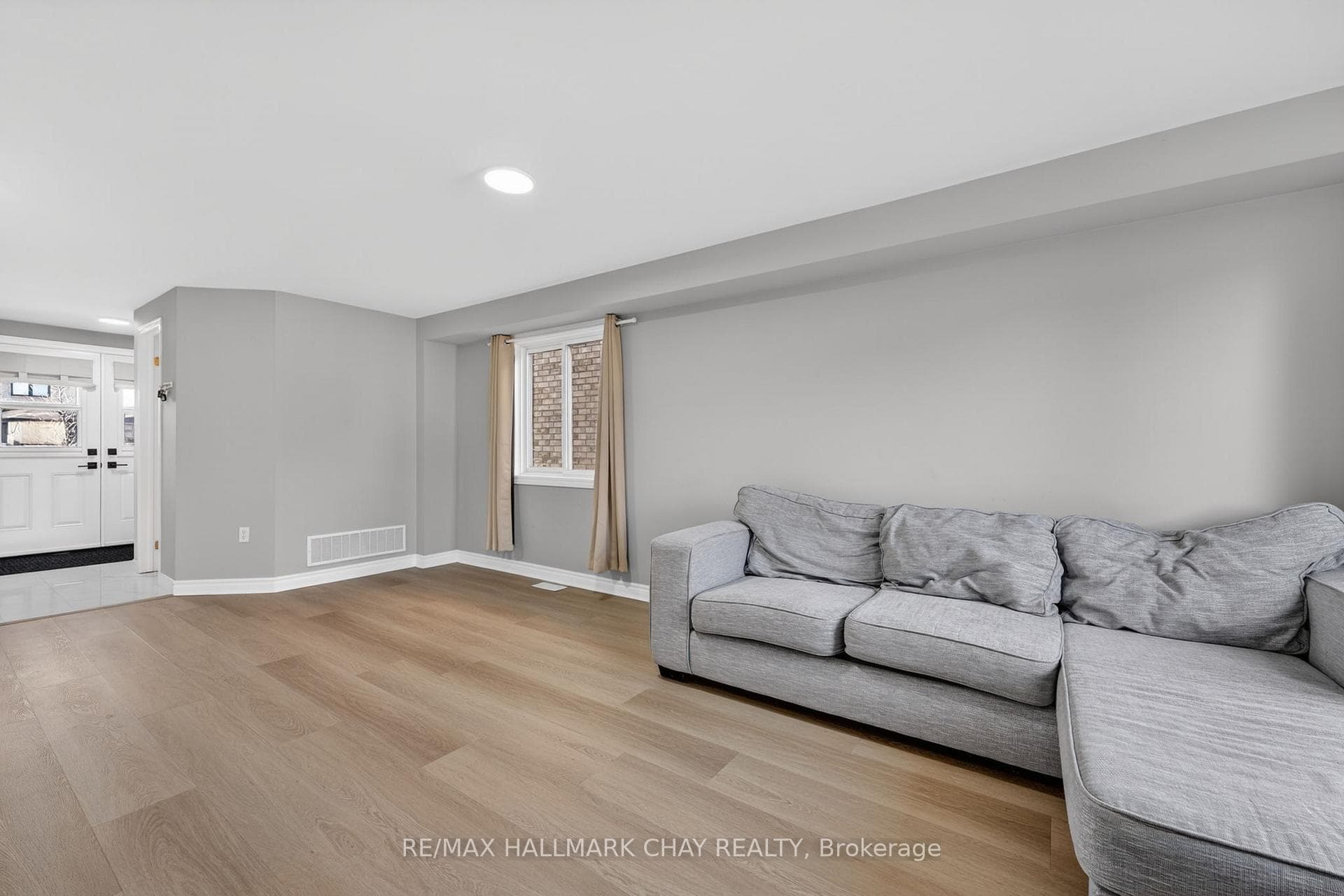 37 Majesty Boulevard photo 17