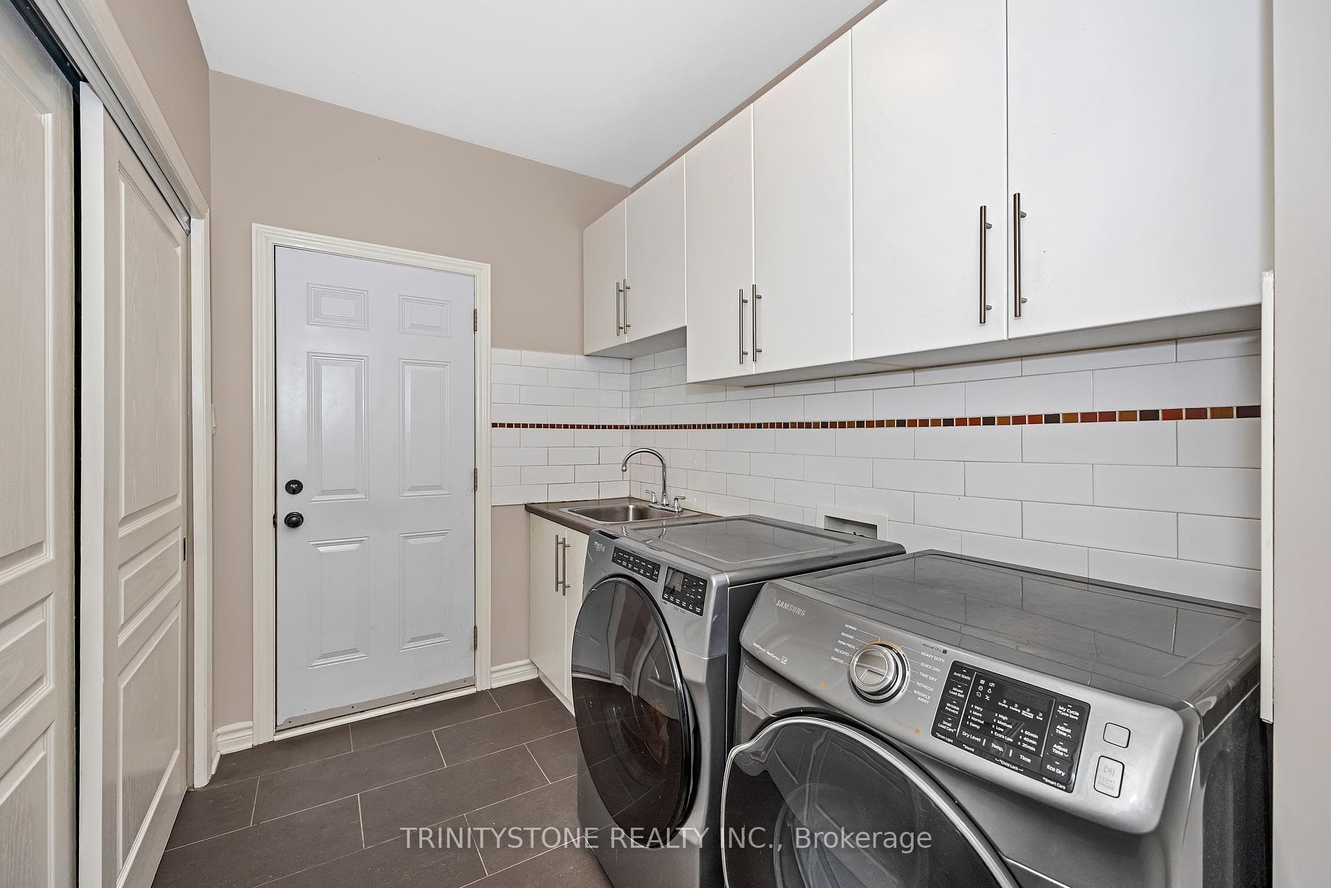 452 Landswood Way photo 34