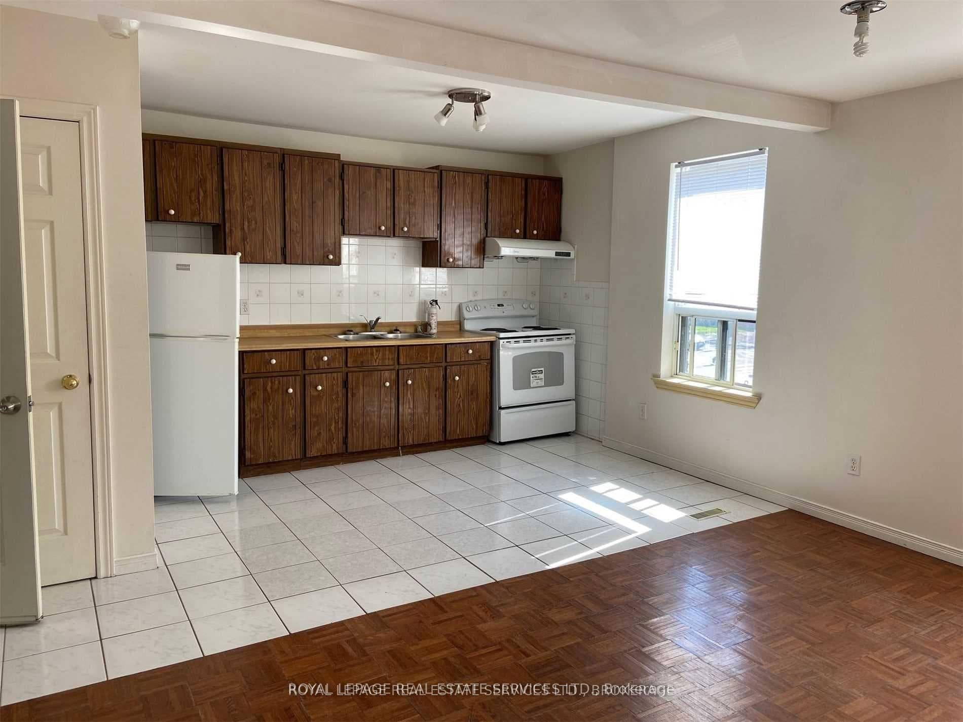 620 Dundas Street Unit 2 photo 3