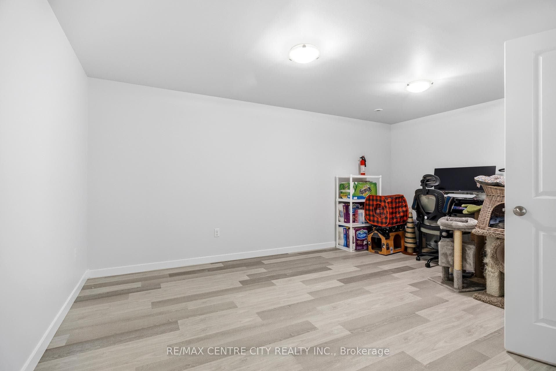 19 Benjamin Parkway photo 15