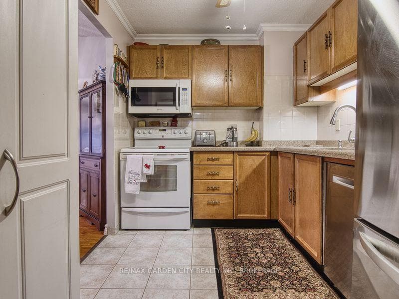 7 Gale Crescent Unit 1110 photo 12