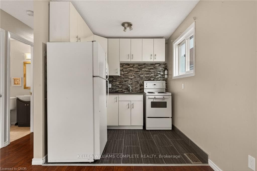 148 Huxley Avenue photo 27